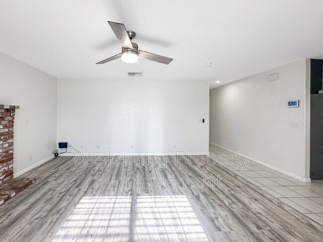 Photo - 1240 W Mariposa Ave