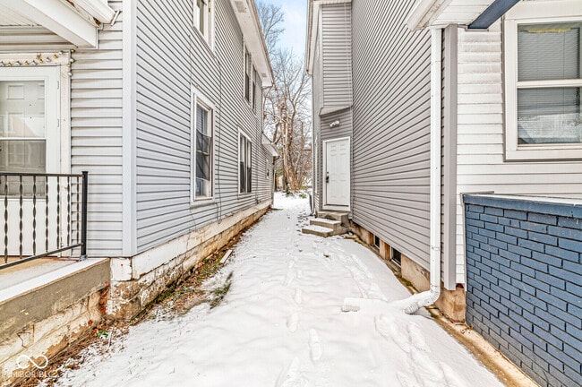 Photo - 2345 N Kenwood Ave