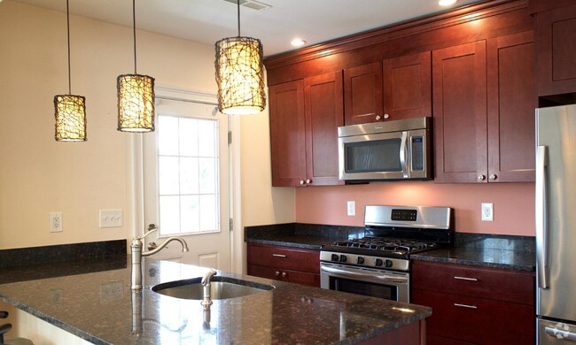 Building Photo - 64-66 Litchfield St Unit 1 Rental