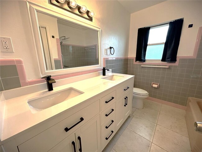 Photo - 2275 Hawthorne St