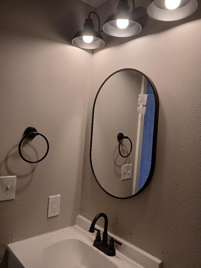 Photo - 98 Leasch Loop