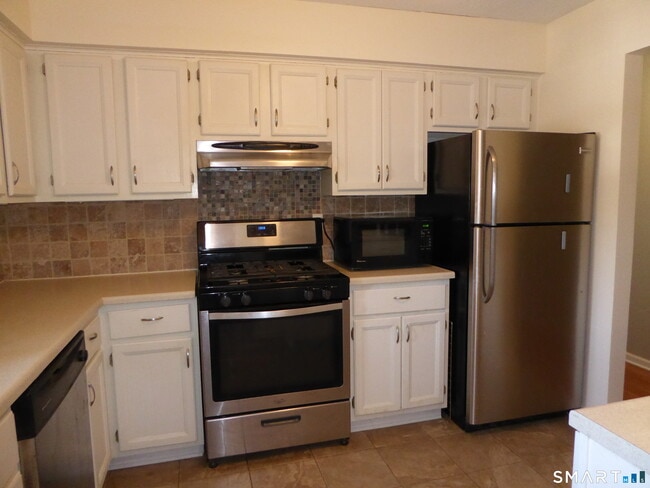 Photo - 140 Thompson St Unit APT 2B