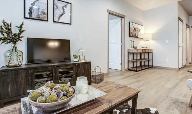 Building Photo - Maplewood Villas