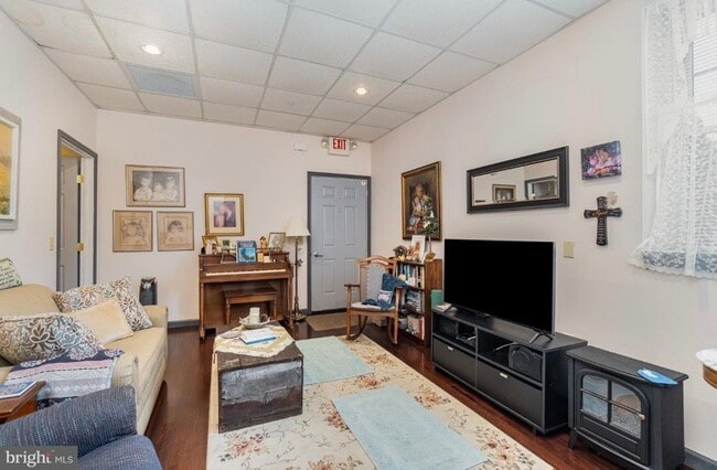 Photo - 18 E Sunbury St Unit B