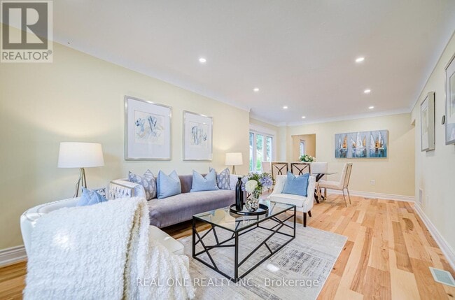 Photo - 4052 St James Ave