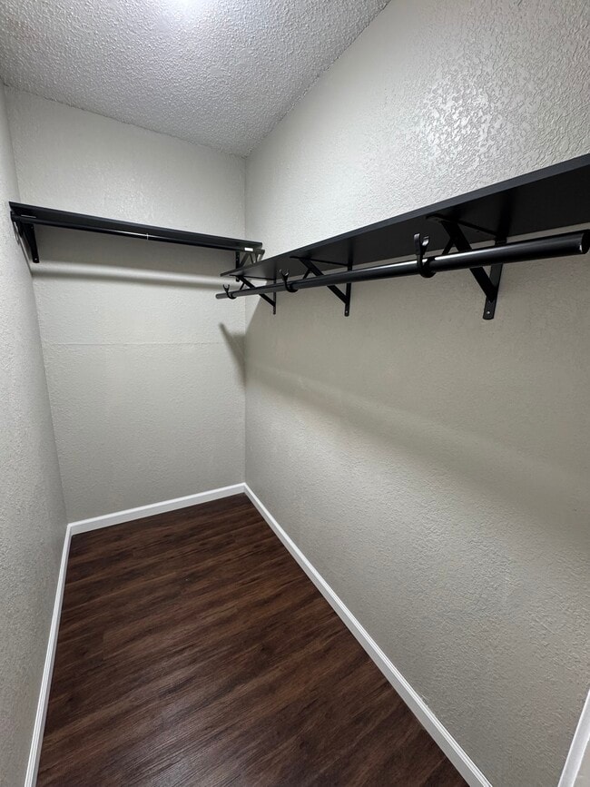 Photo - 6101 Parkwood Dr