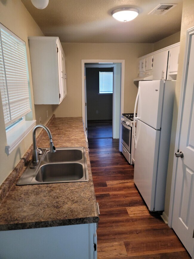 Photo - 9 Parkland Cir