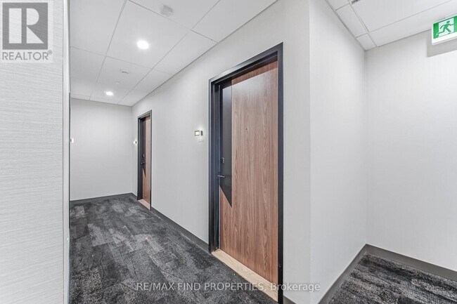 Photo - 1037 The Queensway Unité 203