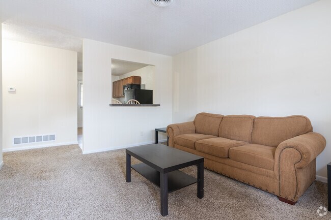 2BR, 2BA - 850 SF - Westhampton Court Apartment Homes