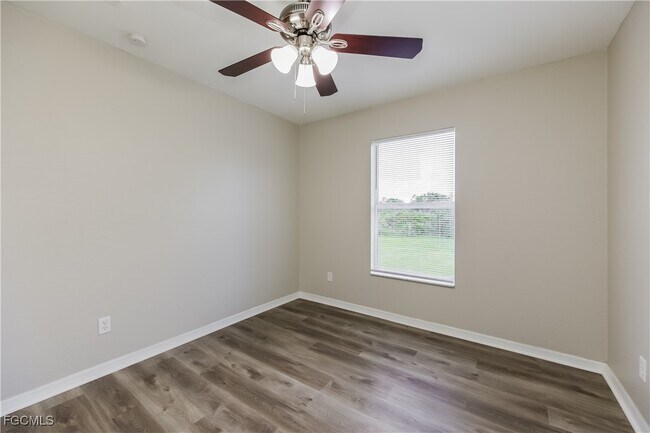 Photo - 3206 51st St W