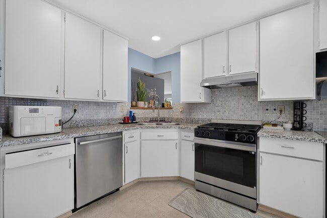 Photo - 857 Heflin St