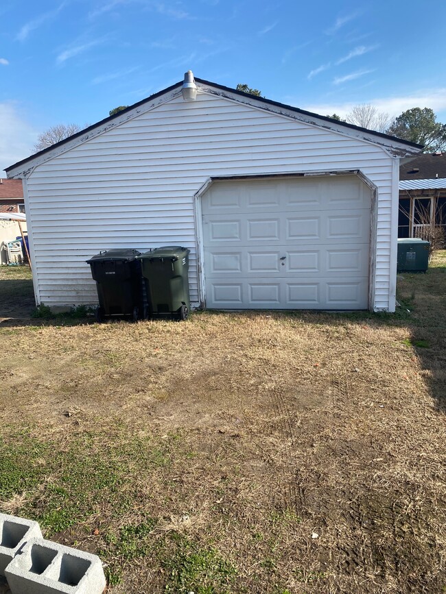 Photo - 805 Gardner St