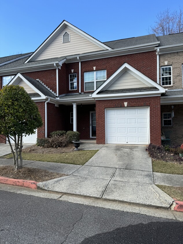 Exterior / Garage /Parking - 1833 Willow Branch Ln (Kennesaw, GA)
