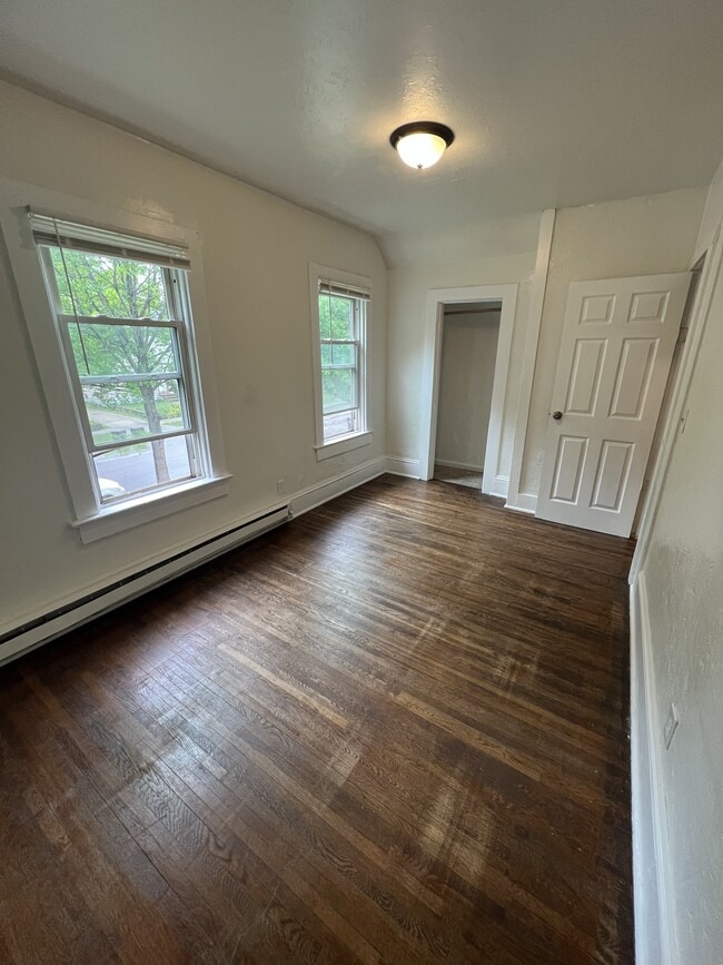 336 Edmund Ave W