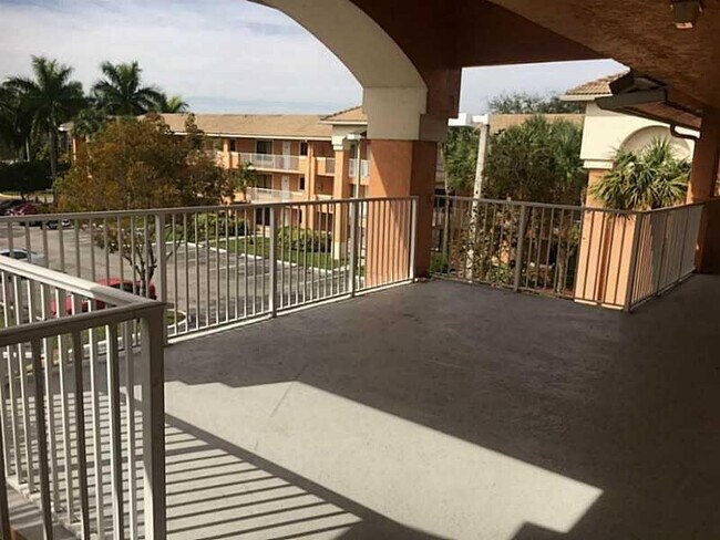 Photo - 6900 SW 39th St Unit 311K