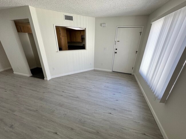 Building Photo - 4633 Vermont Pl Unit 209