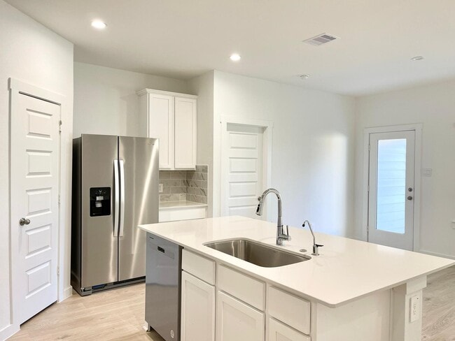 Building Photo - 30007 Foxtail Pne Ct