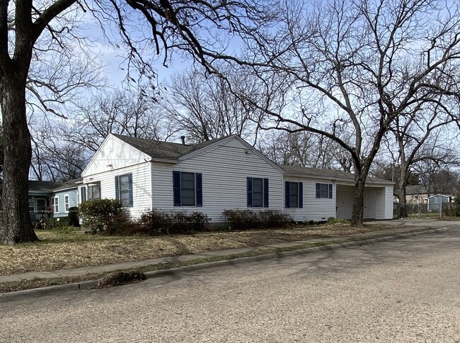 Photo - 3803 Poinsettia Dr