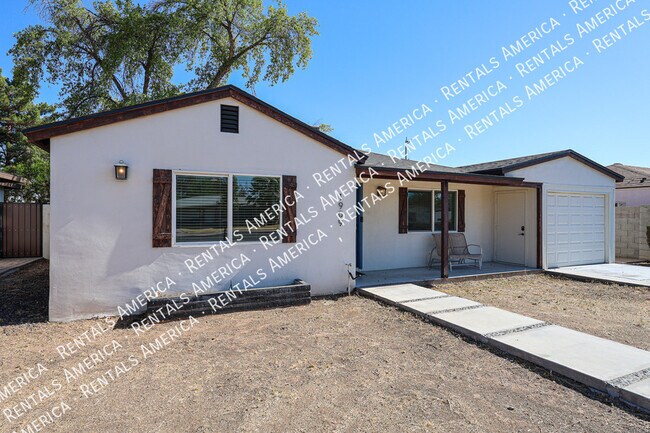 Photo - 1909 E Indianola Ave