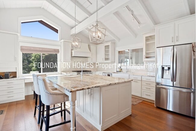 Building Photo - Upper Country Club Estate with Sweeping Vi... Rental