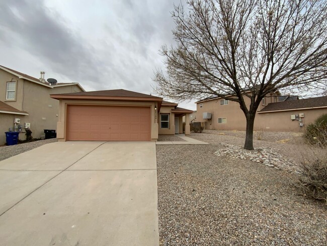 3 Bedroom Single Story Home Available Near... - 3 Bedroom Single Story Home Available Near...