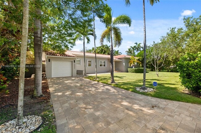 Photo - 10626 NE 10th Ct