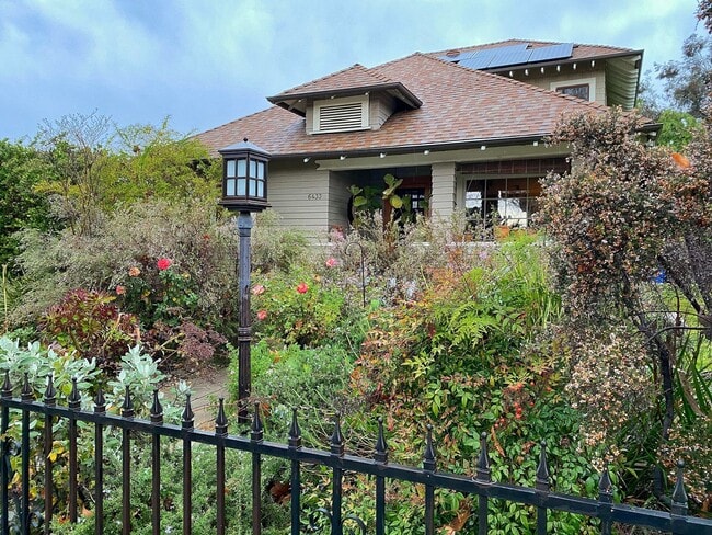 Building Photo - 6433 Crescent St