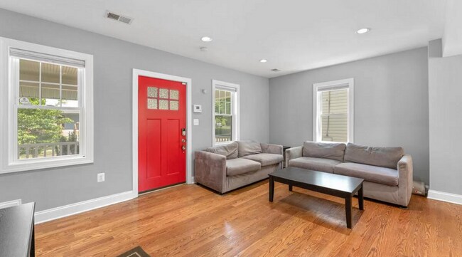 Photo - 2604 17th St NE