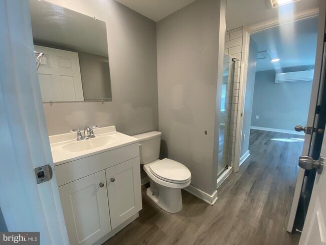 Photo - 218 W King St