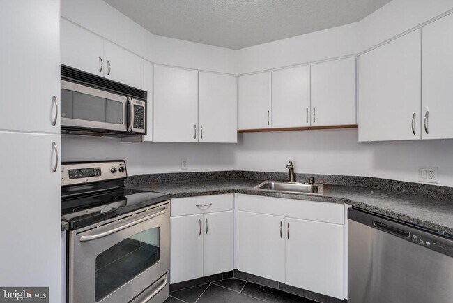 Photo - 2020 Walnut St Unit 29J