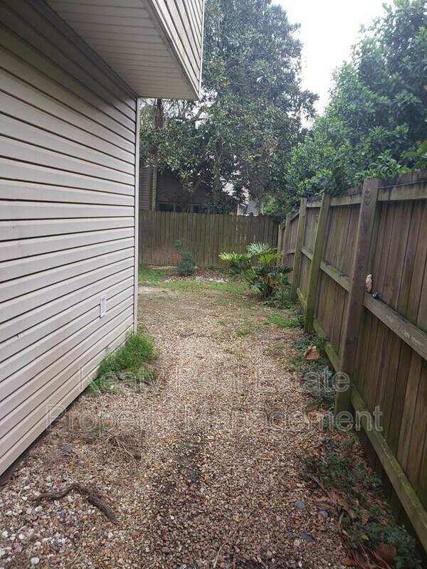 Photo - 809 Fox Run Ave