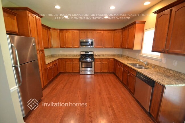 Photo - 882 Ashton Park Dr SE