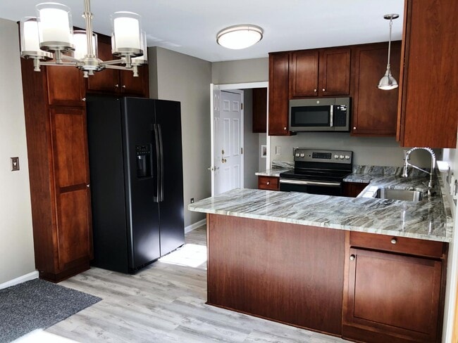 Photo - 71 Farington Cir
