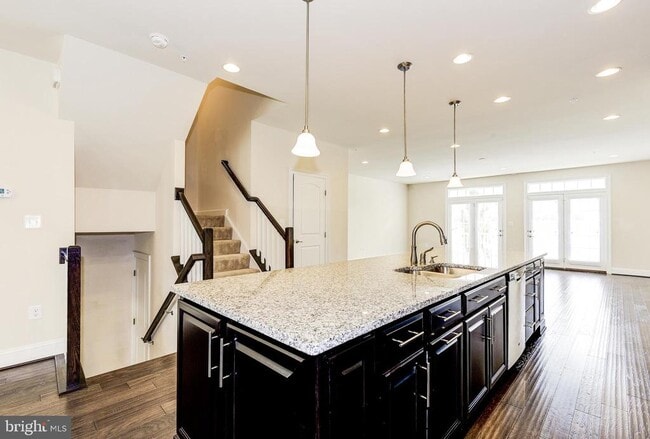 Photo - 11339 Market St