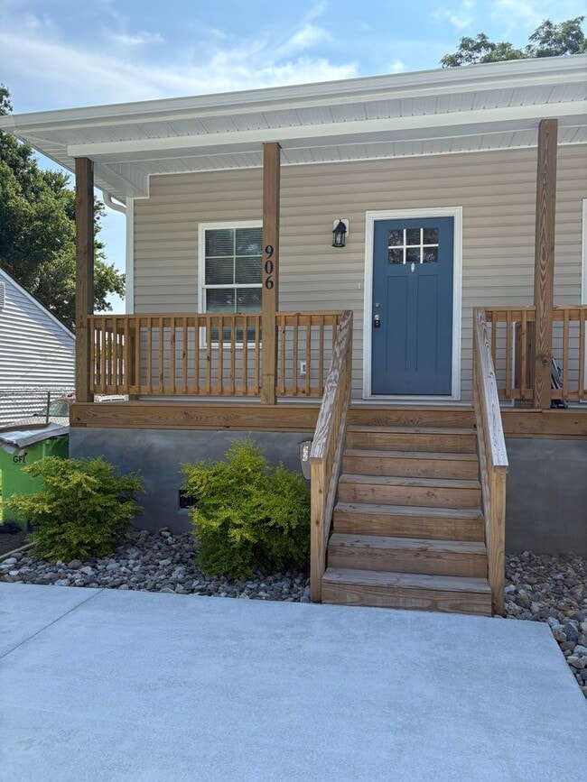 Building Photo - 906 Fort Totten Dr Rental
