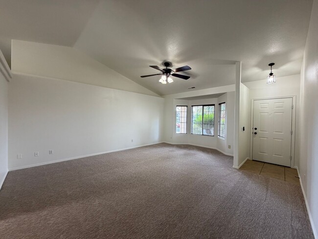 Photo - SPACIOUS HOME FOR RENT!