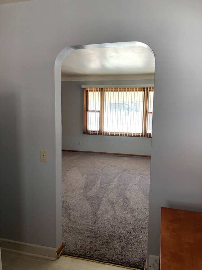 Photo - 307 4th St E