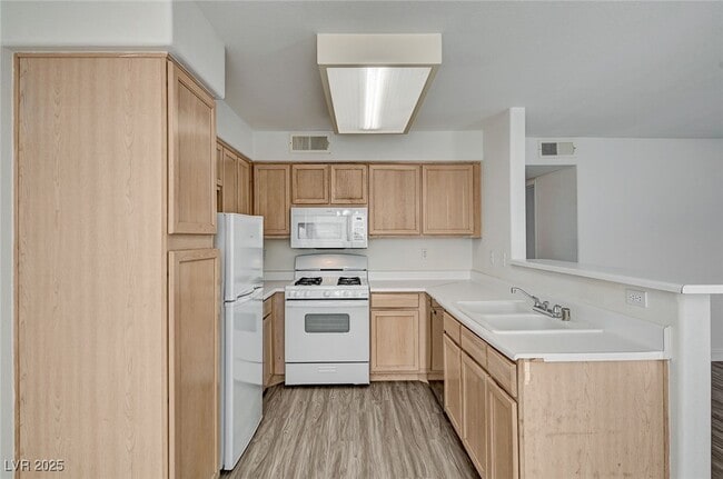 Photo - 3115 Casey Dr Unit 204