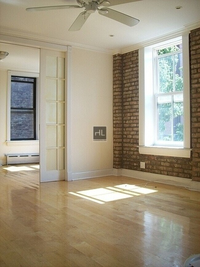 Photo - W 12TH ST. Unidad 2F