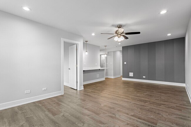 Photo - 1301 W Estes Ave Apartments Unit 3w