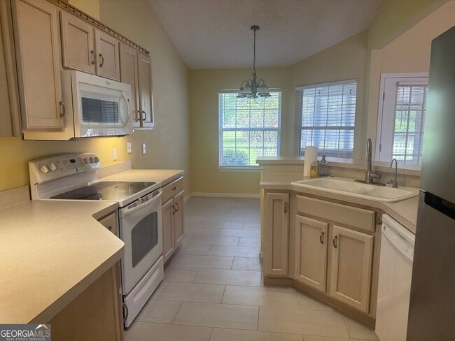 Photo - 204 Cardinal Cir W