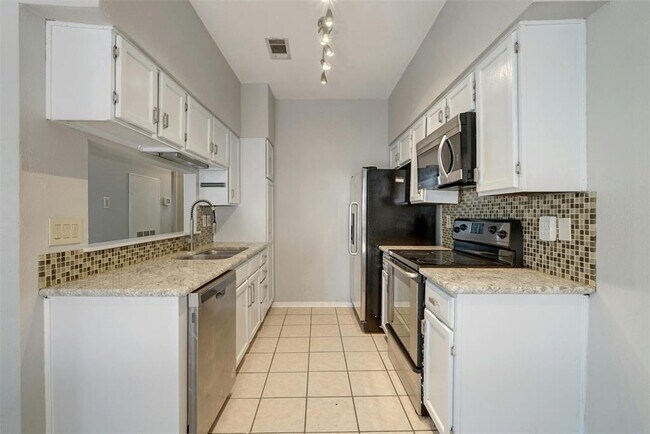 Photo - 908 Poplar St Unit 103