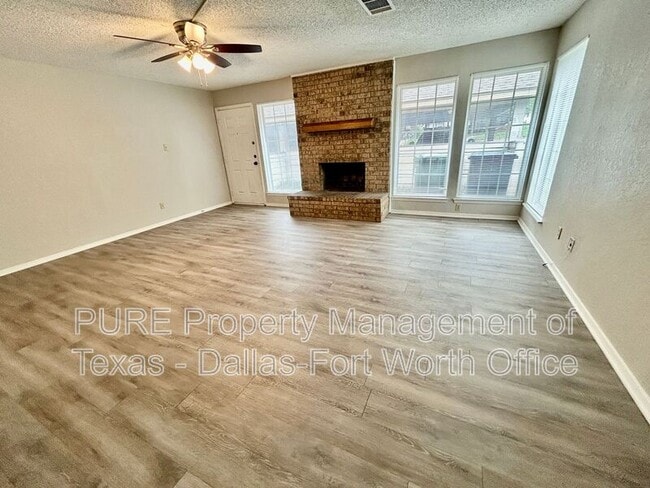 Photo - 2415 Oak Manor Unit #B