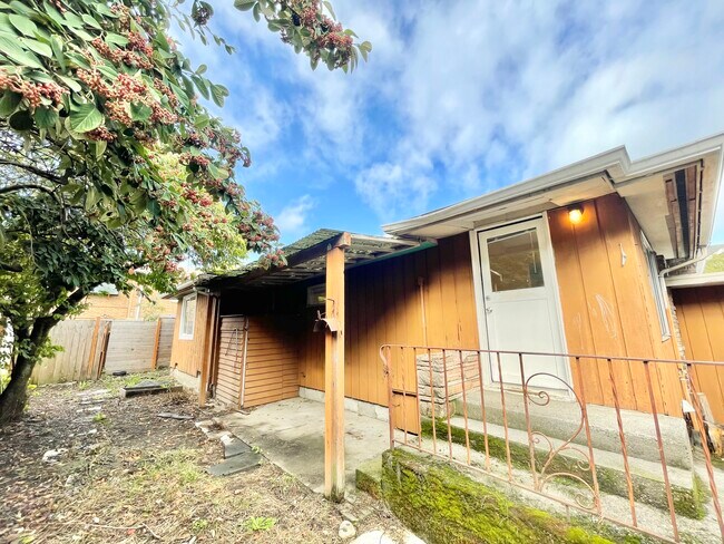 Photo - 2411 W Lynn St Unit 2411