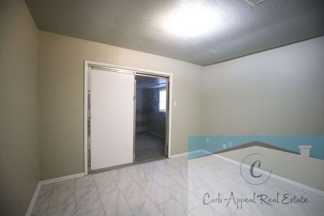 Recently renovated 2 bed, 1 bath apt