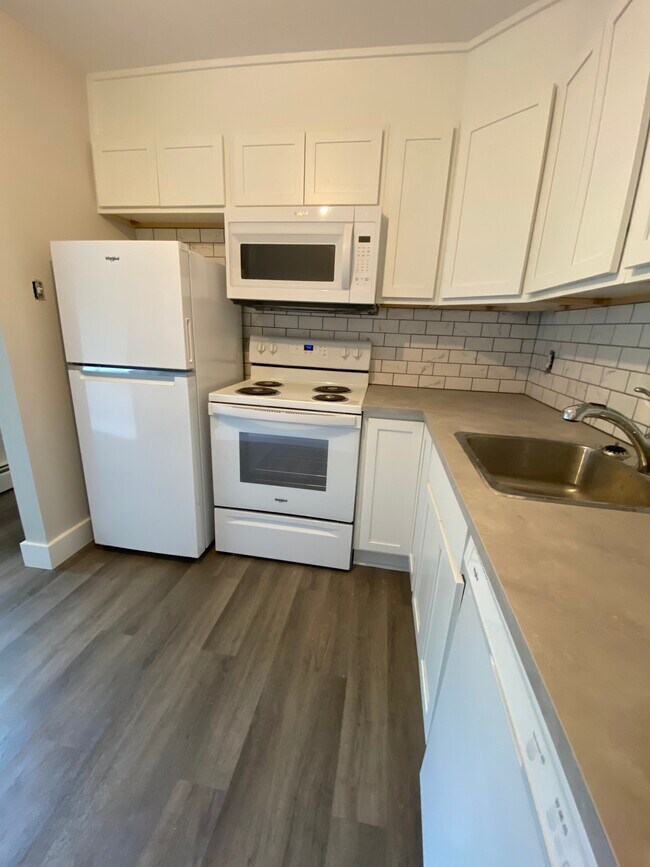 Photo - SPACIOUS RENOVATED TWO BEDROOM APARTMENT -... Unit 12