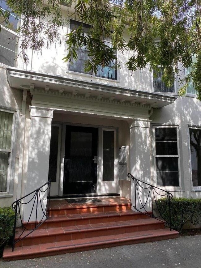 Building Photo - 515 N El Camino Real Rental