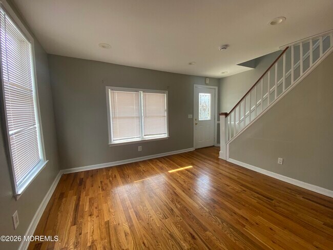 Photo - 563 Winter St