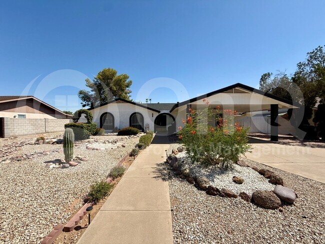 Photo - 2439 E Elmwood St