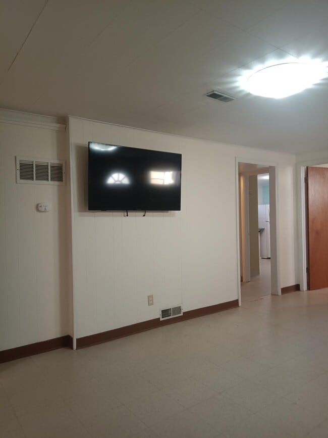 Photo - 335 W Kennedy Ave